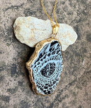 Load image into Gallery viewer, Black Dragon Eye Agate