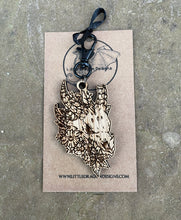 Load image into Gallery viewer, Dragon Skull engraved keyring charm
