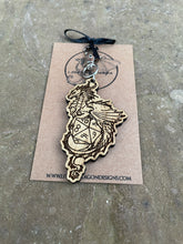 Load image into Gallery viewer, Dice Dragon Engraved Wooden Charm