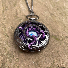 Load image into Gallery viewer, Blue Eyed Pocket Kraken