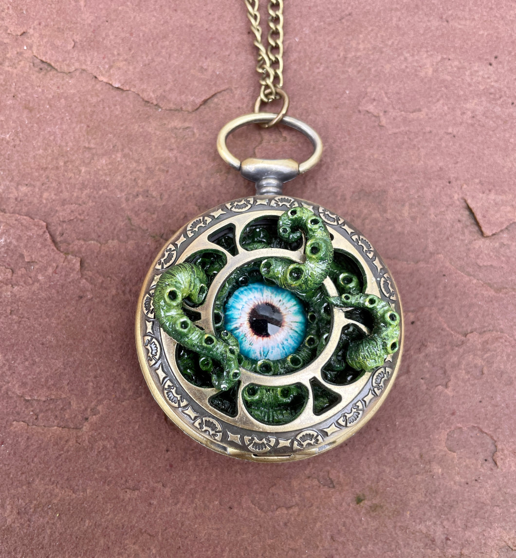 Piercing Blue Eyed Pocket Kraken